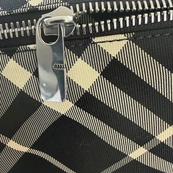 Burberry Black and Cream Essential Belt Bag - Picture 4 of 8